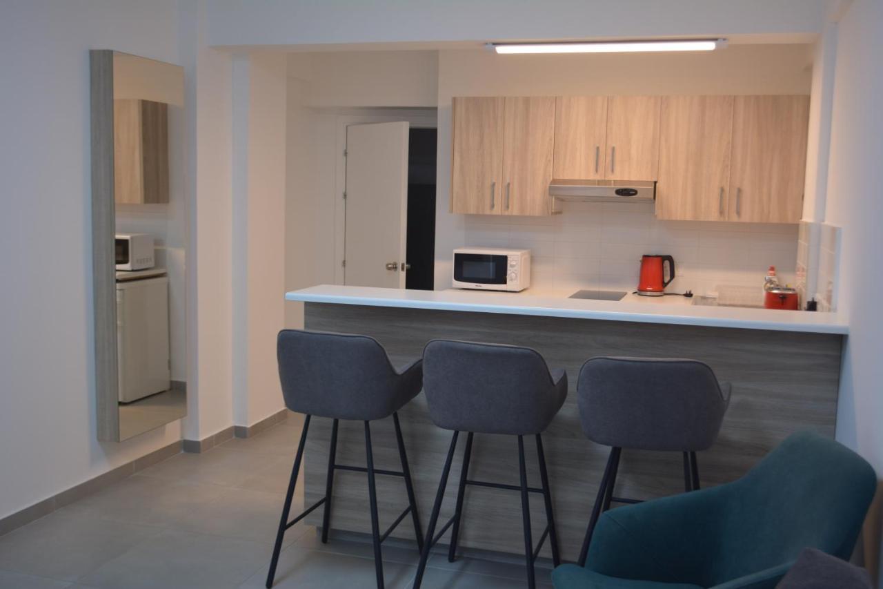 Les Palmiers Sunorama Beach Apartments Larnaca Extérieur photo