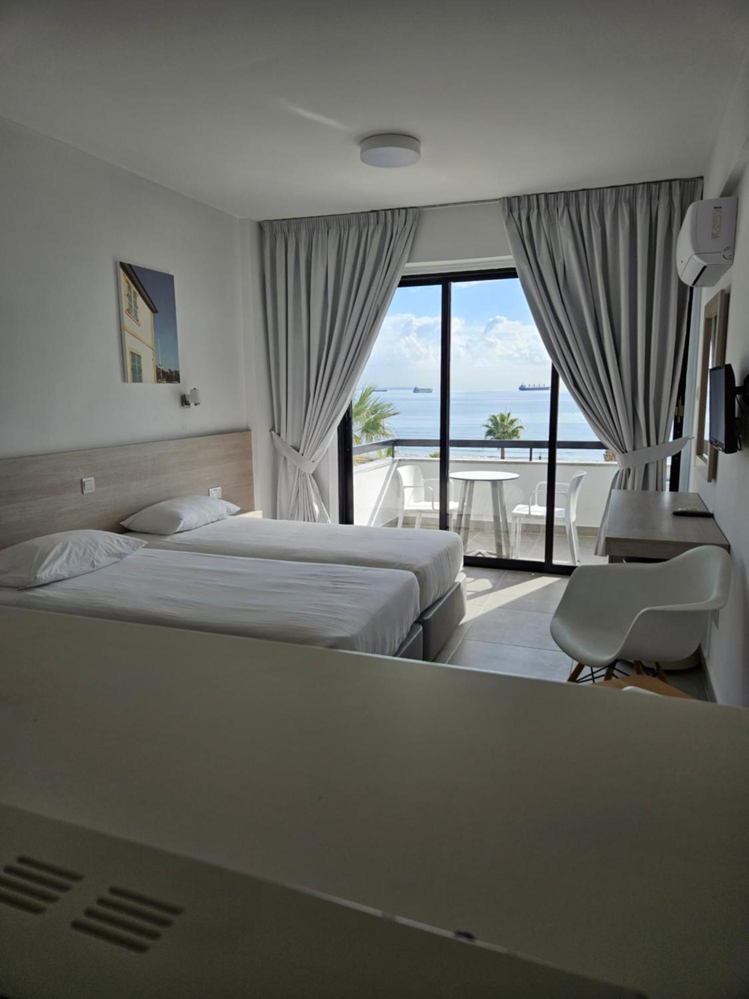 Les Palmiers Sunorama Beach Apartments Larnaca Extérieur photo